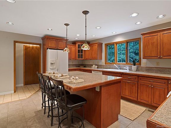 4th image of 48 Rolling Hills Dr