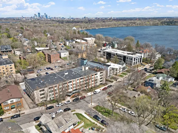 2700 W 44th St APT 203, Minneapolis, MN 55410