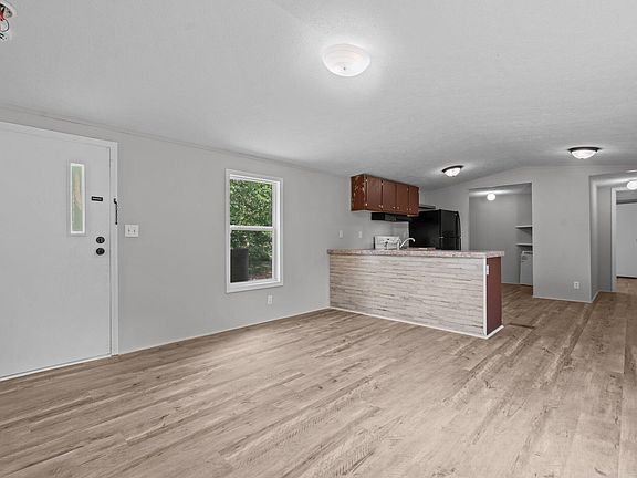 5th image of 596 Lane Rd