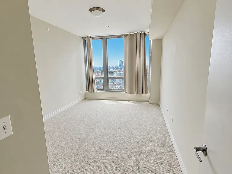 565 W Quincy St #1608 — Photo 10