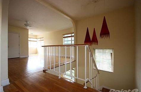 4th image of 1601 Lenox Ave APT 1