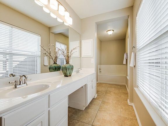 5th image of 11910 Melrose Ln
