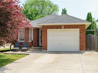 67 Jeremy St, Hamilton, ON L9A5J8