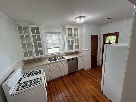 2nd image of 1611 Claremont Ave Floor 2