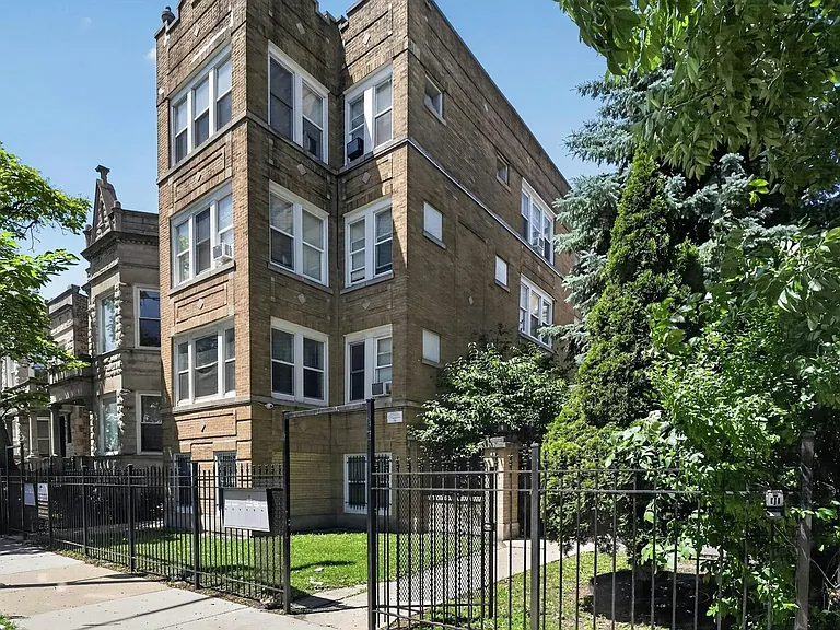 1854 S Central Park Ave #1852-2E — Photo 3