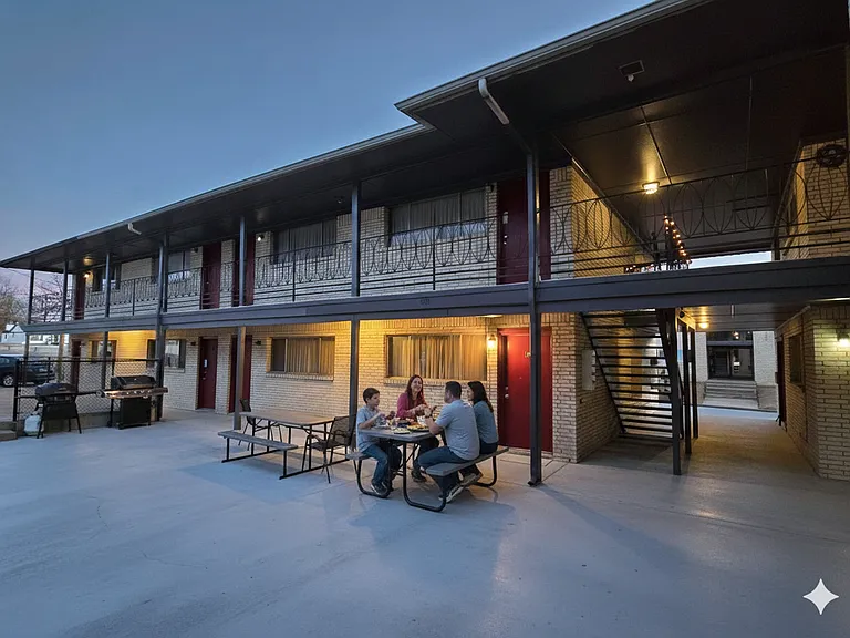 Malibu Apartments — Photo 35