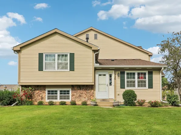 326 Westwood Ct, Vernon Hills, IL 60061