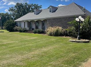 327 Maple St, Walnut Grove, MS 39189