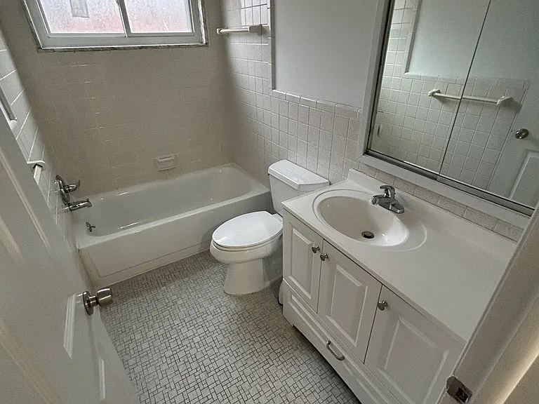 118 W Lawrence Ave — Photo 30