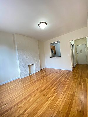 3rd image of 211 E 89th St APT B18