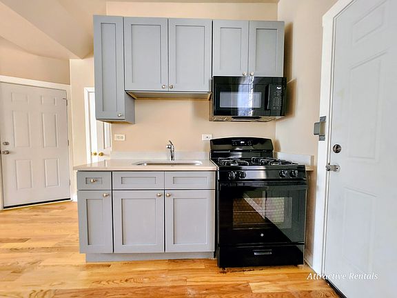 3rd image of 1024 W 64th St #2E