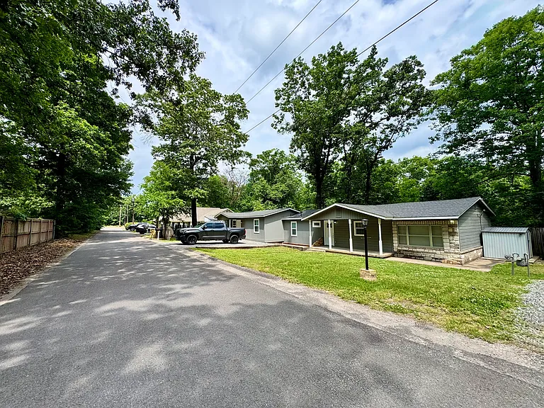 Creek Dr — Photo 4