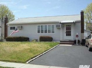 211 N 2nd St, Bethpage, NY 11714