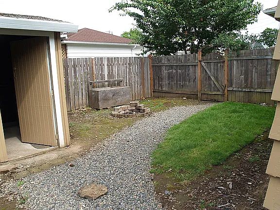 5th image of 300 E Hereford St