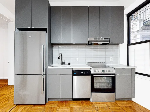 139 Payson Avenue image 7 of 8