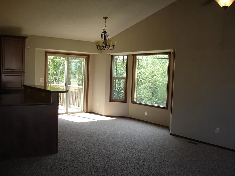 513 E Minneha Ave — Photo 3