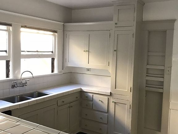 4th image of 2212 1/2 Brenta Pl