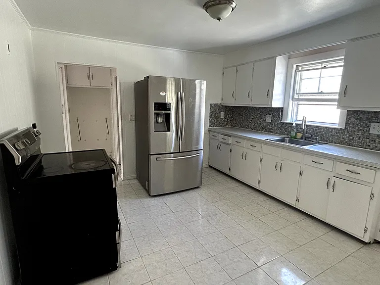 82 Florence St #2 — Photo 8