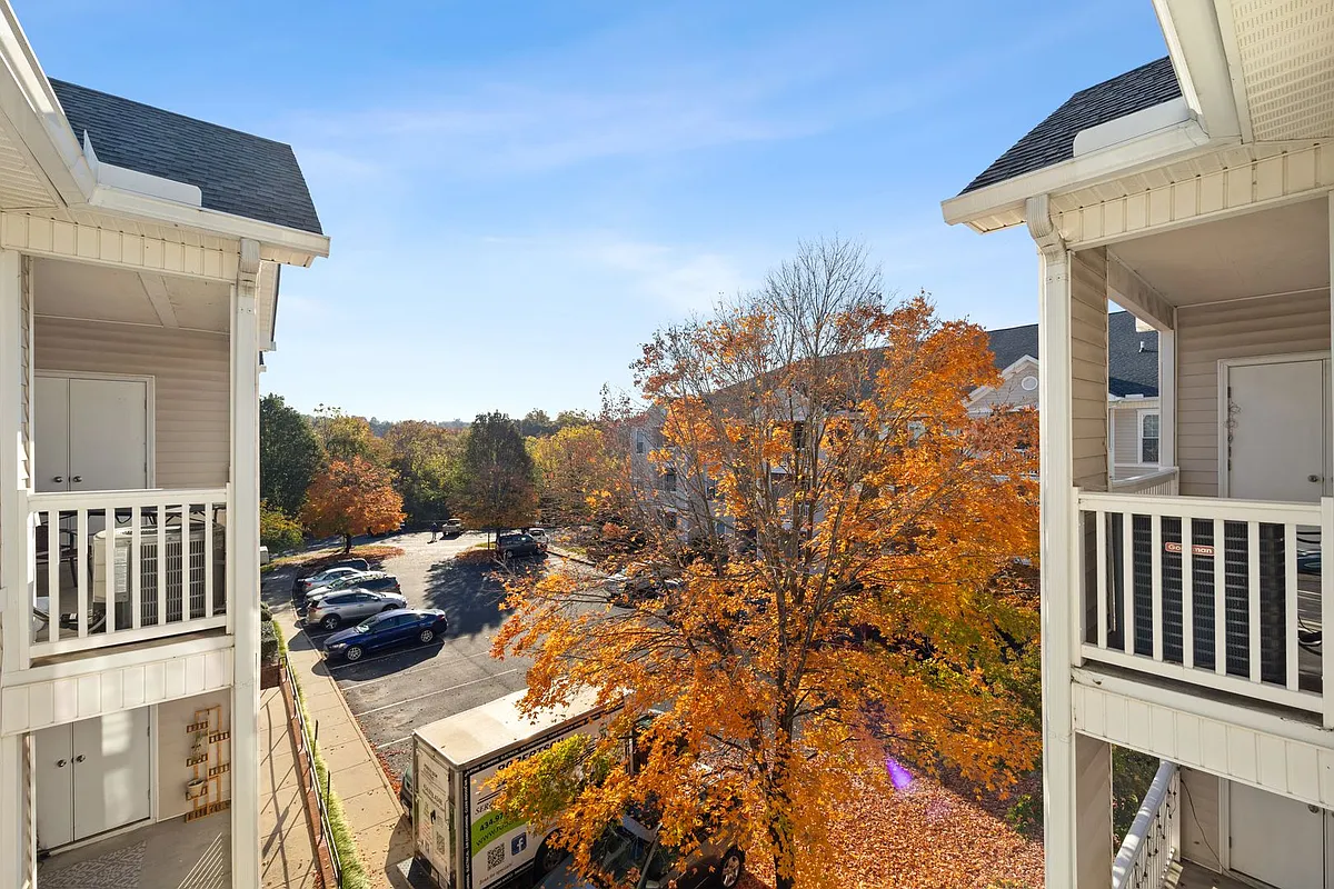 Building Photo - 270 Riverbend Dr #4F