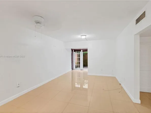 2545 S Bayshore Dr APT 110, Miami, FL 33133