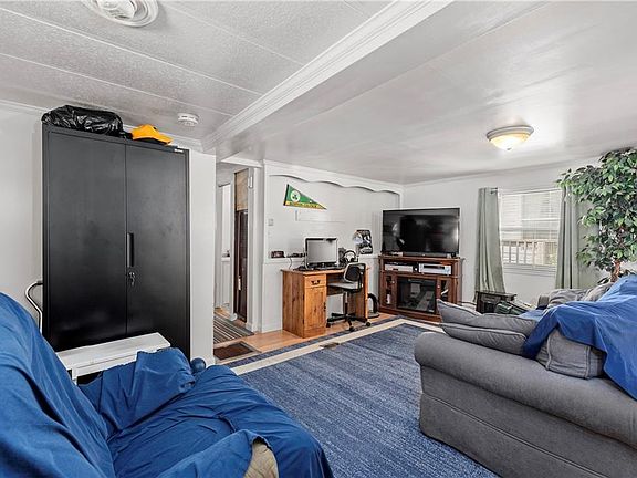 4th image of 242 Manton St Trailer 9