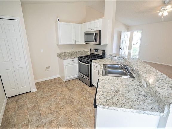 4th image of 32 Starling Dr