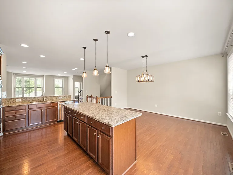 1431 Occoquan Heights Ct — Photo 8