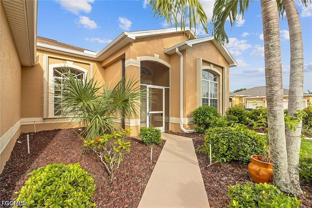 4 bed, 3.0 bath, 2668 sqft, $2,850 — Photo 2