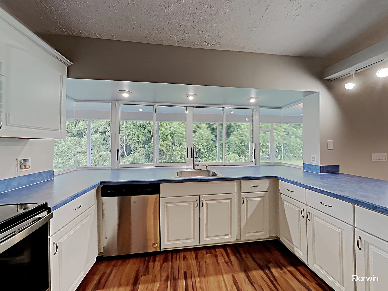 3 bed, 2.0 bath, 1472 sqft, $2,540 — Photo 3