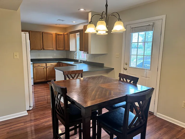 1282 Hunters Ridge Dr — Photo 6
