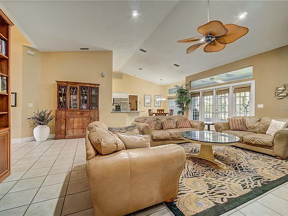 4th image of 4 Pleasantwood Way
