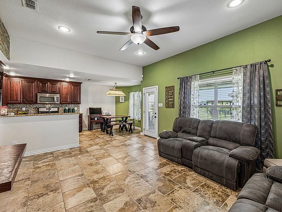 5th image of 206 King George Way