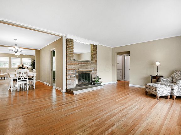5th image of 672 E Schreyer Pl