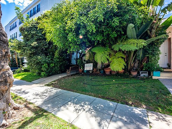 3rd image of 139-141 N Swall Dr #141-1/2
