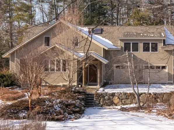 32 Mountain Road, Deerfield, NH 03037