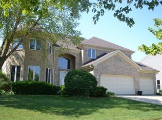 1001 Wedgewood Dr, Crystal Lake, IL 60014