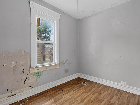 5th image of 510 E Chestnut St