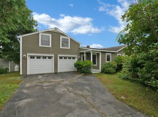 1128 Sawyer Rd, Cape Elizabeth, ME 04107