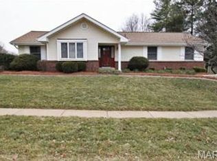 15454 Rockmoor Dr, Chesterfield, MO 63017