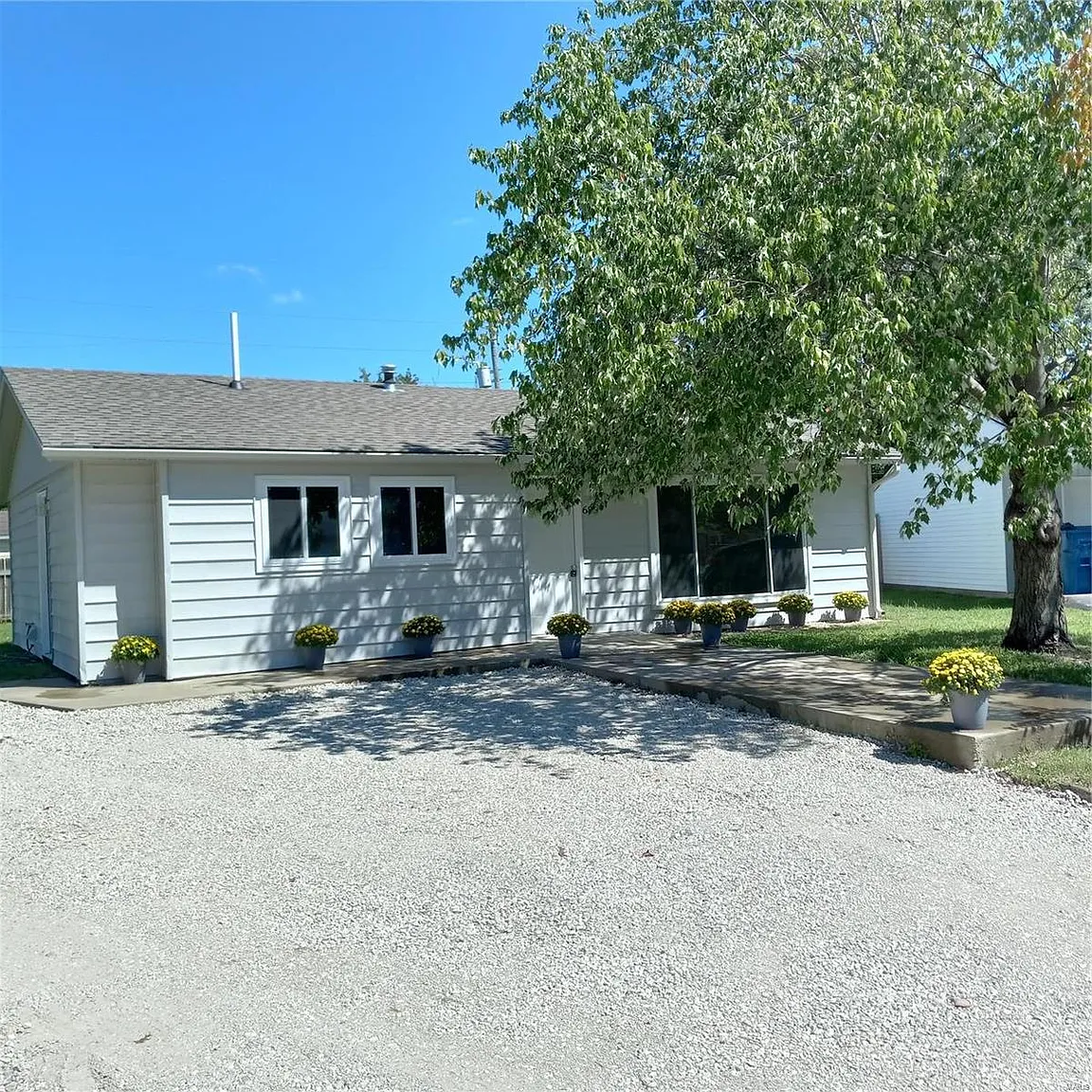 625 Hillside Dr photo 1