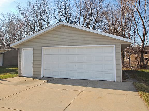 4th image of 2409 Memorial Dr