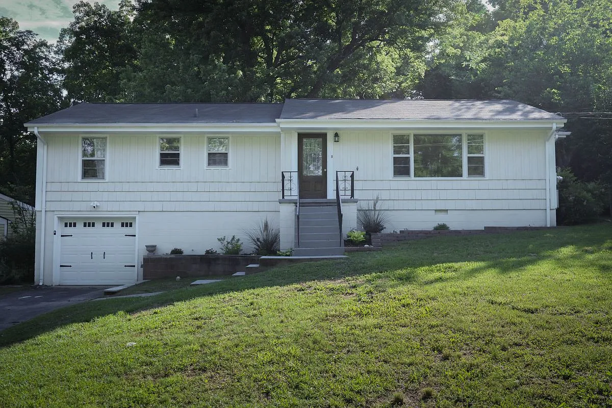 4 bed, 2.0 bath, 1562 sqft, $2,250 — Photo 2