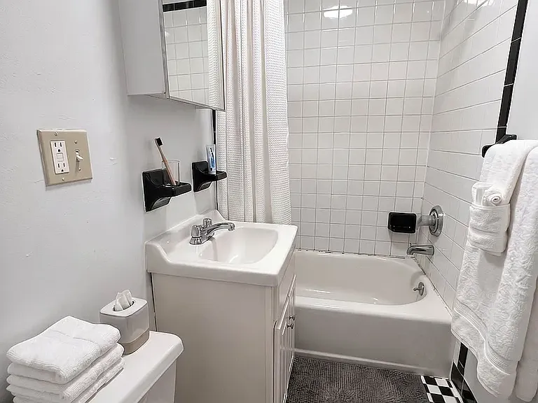 319 E 25th St #5C — Photo 3