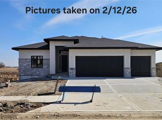 11271 S Sunray Dr, Olathe, KS 66061