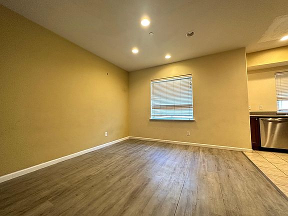 2nd image of 2719 Holly St
