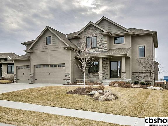 2nd image of 1209 S 209th Cir