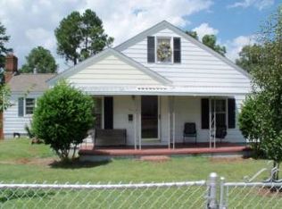 411 E Edinborough Ave, Raeford, NC 28376