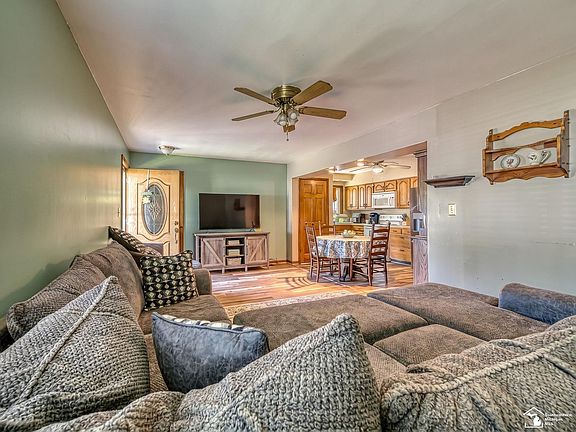 5th image of 1263 Maple Blvd