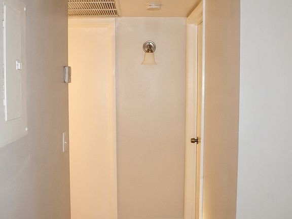 5th image of 318 Southwind Dr APT 23
