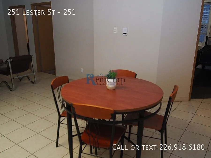 1 bed, 1.0 bath, $695 — Photo 2